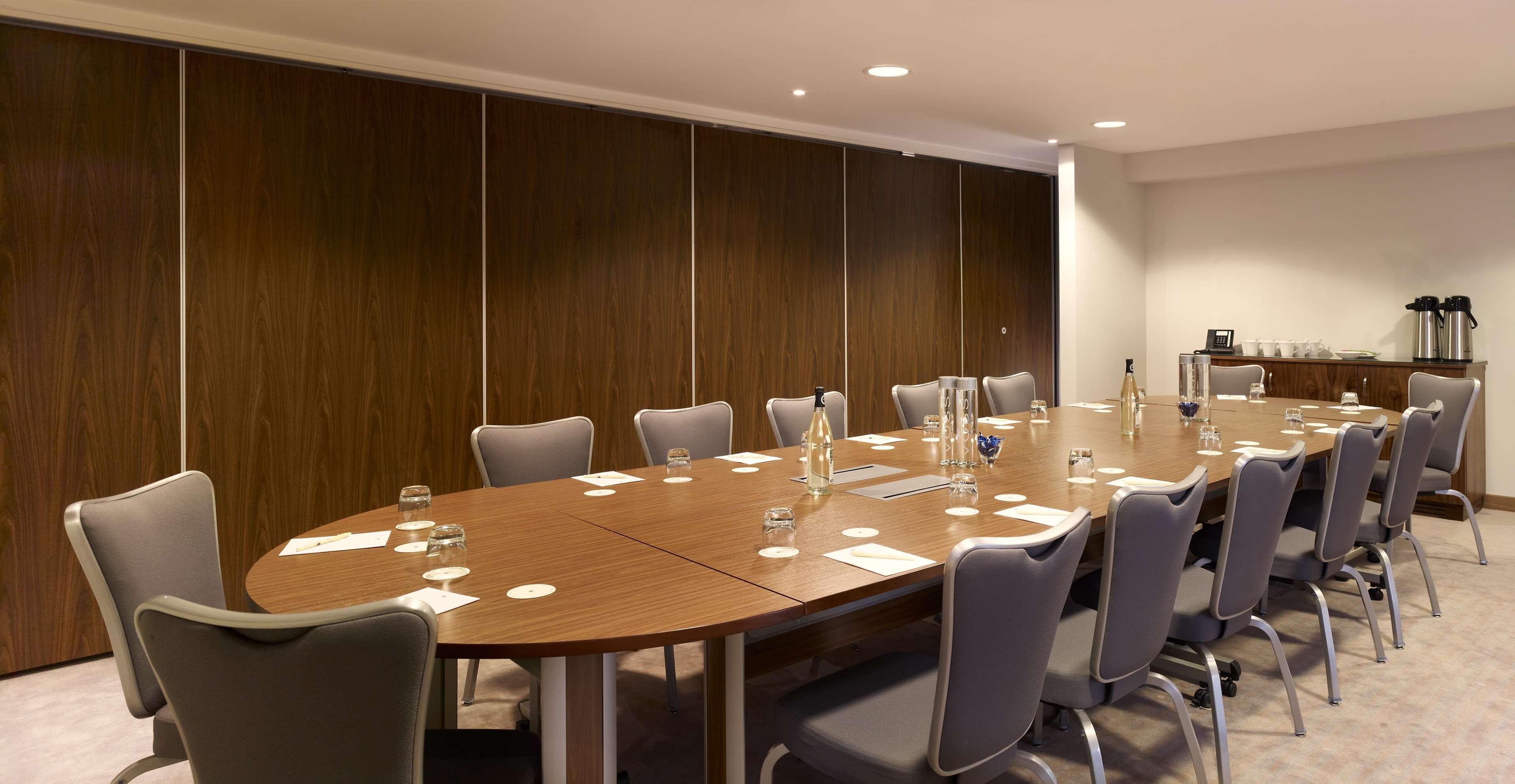Hotel Doubletree By Hilton Lincoln Negocio foto