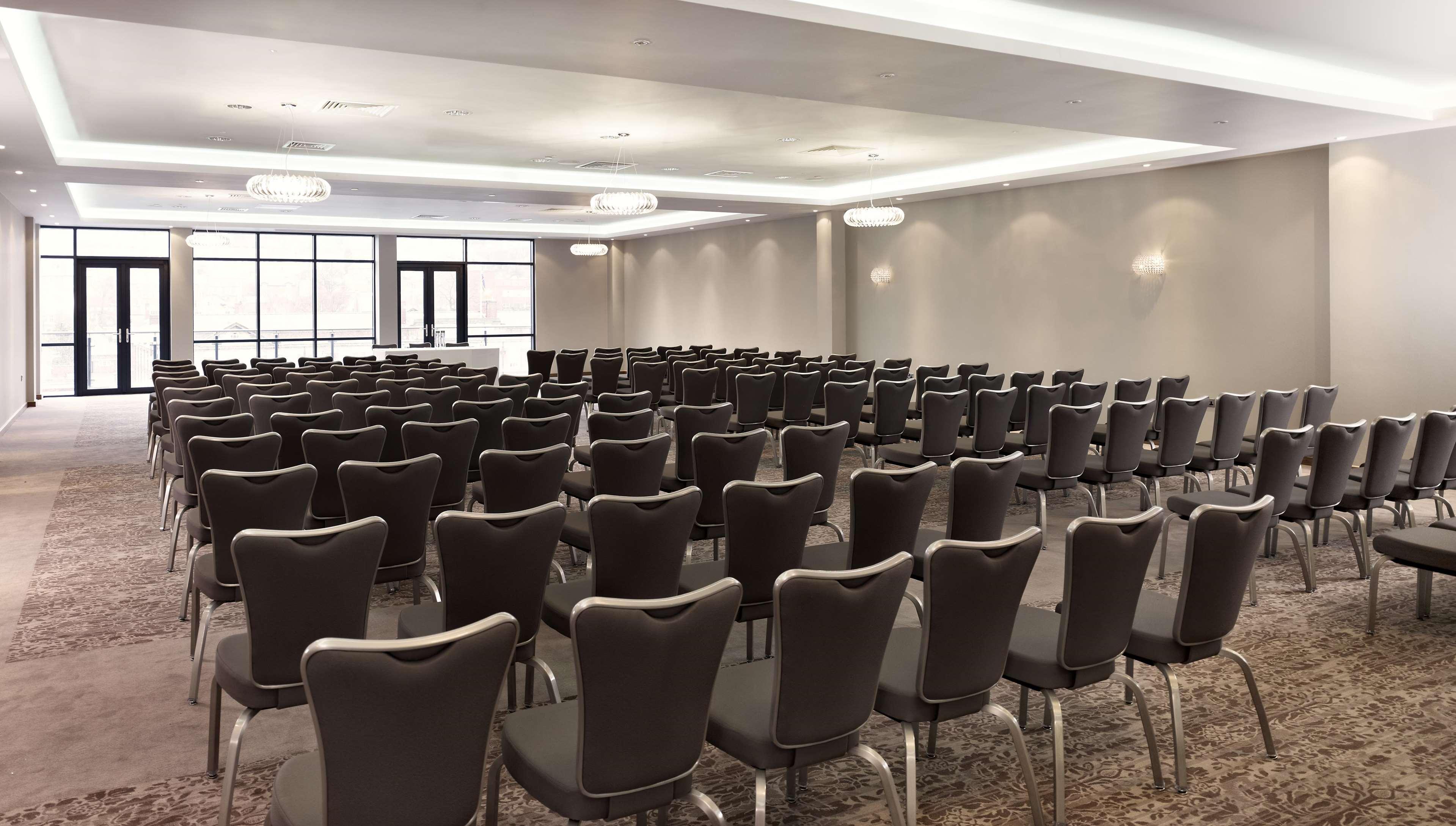 Hotel Doubletree By Hilton Lincoln Negocio foto